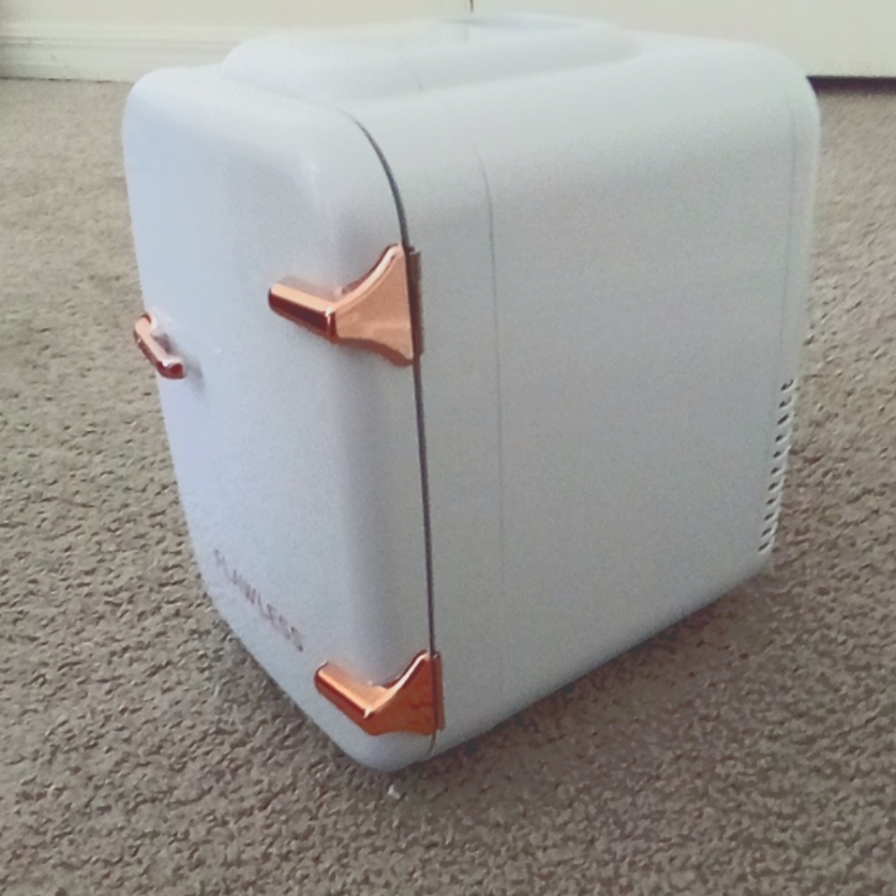 Mini fridge - Picture 3 of 4